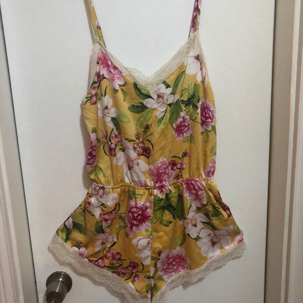 Forever 21. Floral romper
